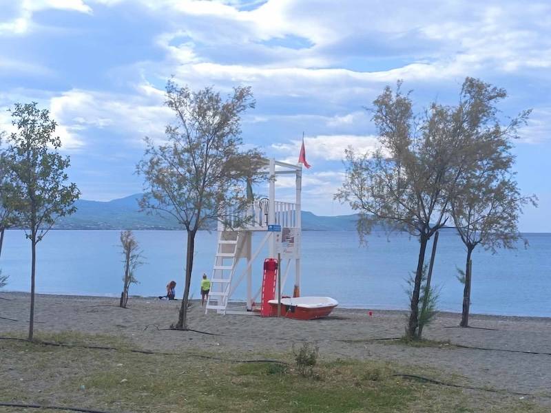 Τοποθετήθηκαν δύο πύργοι ναυαγοσωστών