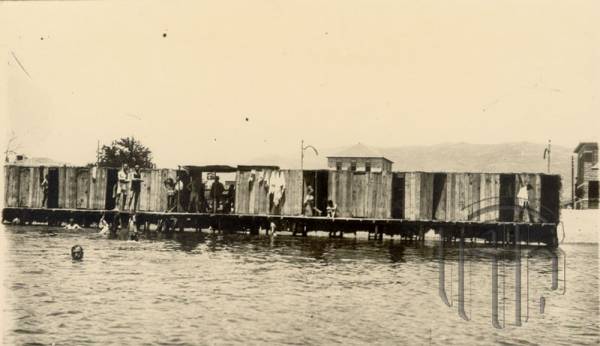 Θαλάσσια μπάνια στην παλιά Καλαμάτα