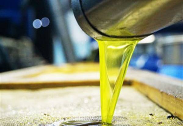 Πετράκος κατά Αποστόλου για το τυνησιακό ελαιόλαδο