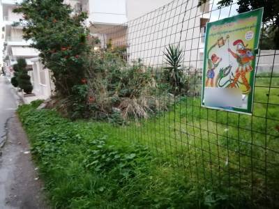 Πεζοδρόμιο... χωράφι