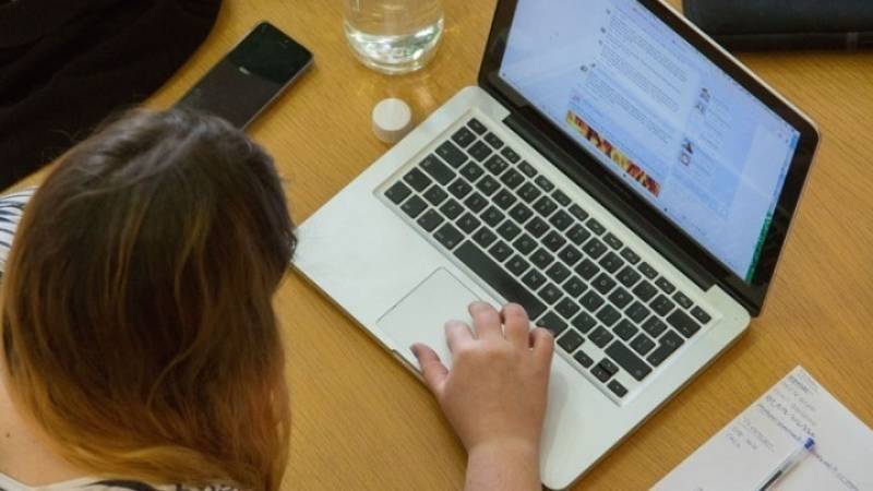 Τηλεκπαίδευση: 37.000 τάξεις λειτούργησαν τη Δευτέρα