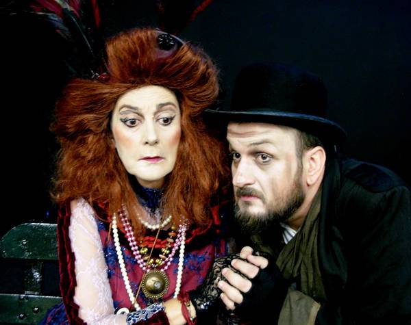 Τελευταίες παραστάσεις για την “Τρελή του Σαγιό”