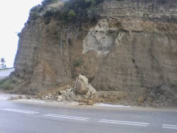 Παραμένουν προβλήματα στο δρόμο Αρεόπολης - Καλαμάτας λόγω κατολίσθησης