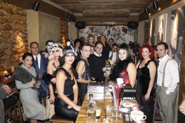 «Καμπαρέ» από το Σάββατο από το «Συν1 - Μιχάλης Τούμπουρος» (βίντεο-φωτογραφίες)