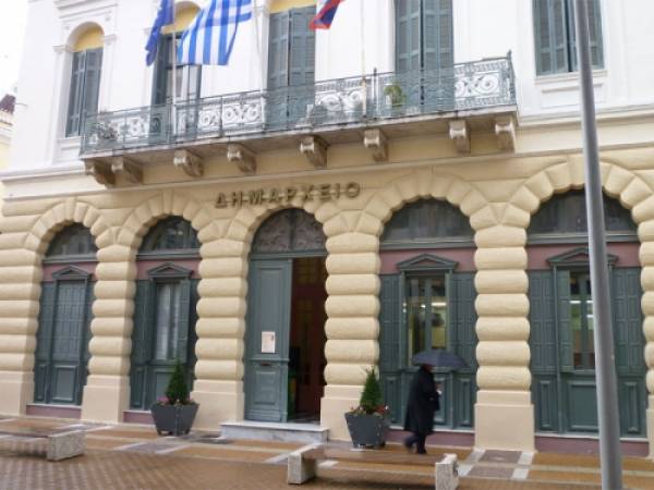 Συζήτηση για σύναψη δανείων στο Δημοτικό Συμβούλιο Καλαμάτας