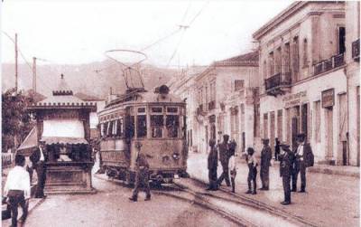 Στη στάση του τραμ