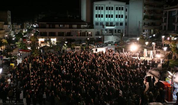 Τέλος εποχής για τις ανοιχτές συγκεντρώσεις