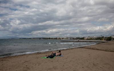 Υπουργείο Ναυτιλίας: Απαγορεύονται το κολύμπι, το ψαροντούφεκο και τα θαλάσσια μέσα αναψυχής