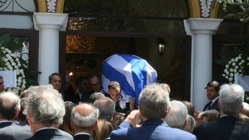 Στην Κηφισιά τελέστηκε η κηδεία του Πέτρου Μολυβιάτη (βίντεο)