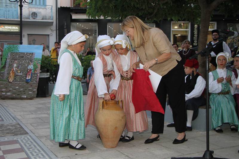 Το έθιμο του Κλήδονα αναβίωσε στο Χαρακοπιό (φωτογραφίες)