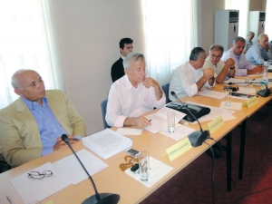 Φυλλοροεί η παράταξη Δράκου στην Περιφέρεια, αφήνοντας ανενόχλητο τον Τατούλη