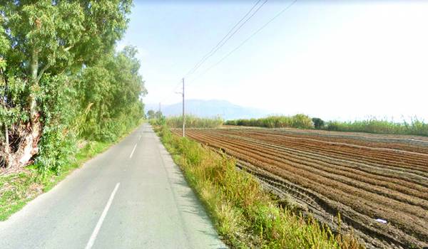 Στον αέρα η ανάπτυξη λόγω διεκδικήσεων γης: Αναξιοποίητο “φιλέτο” στη Δυτική Παραλία Καλαμάτας