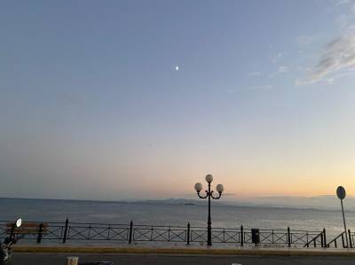 Στα βράχια της Πειραϊκής