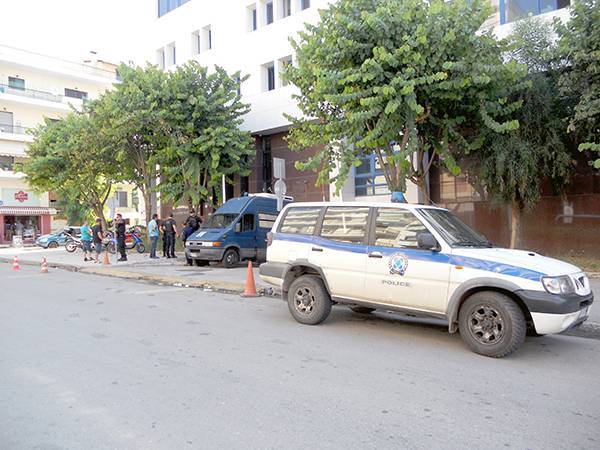 Εβρισε και τις δικαστίνες πριν αποχωρήσει ο ισοβίτης