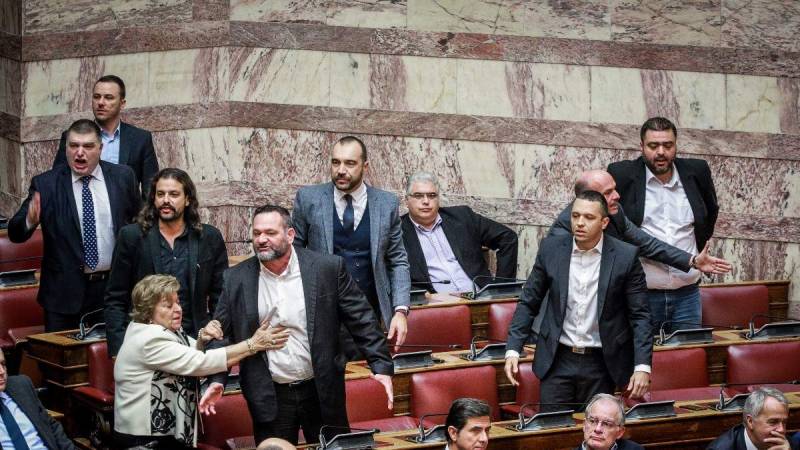 Ερχεται στέρηση πολιτικών δικαιωμάτων για τους καταδικασθέντες βουλευτές της Χρυσής Αυγής