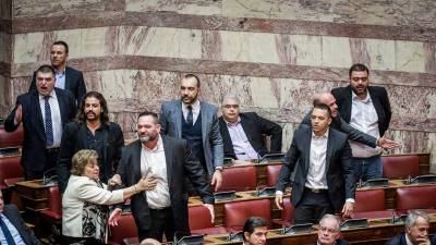 Ερχεται στέρηση πολιτικών δικαιωμάτων για τους καταδικασθέντες βουλευτές της Χρυσής Αυγής