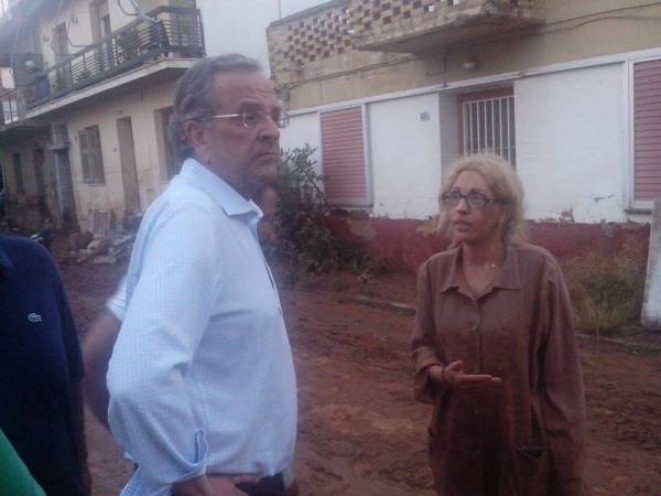 Περιοδεία Σαμαρά σε πληγείσες γειτονιές της Καλαμάτας (φωτογραφίες)