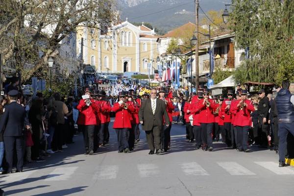 Στο γήπεδο του λαϊκισμού