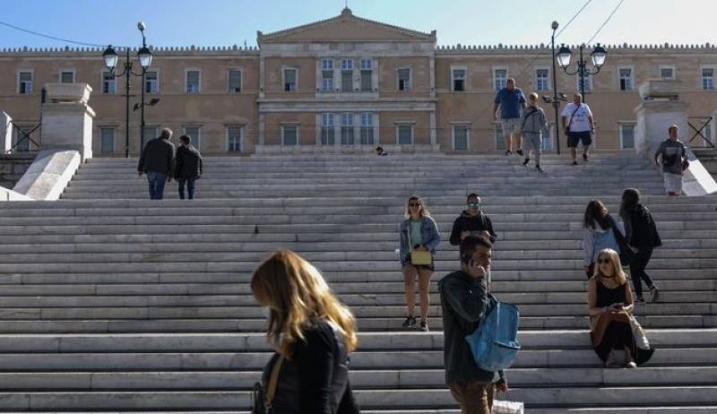 Κομισιόν: Δίνει το σήμα του δημοσιονομικού “μαζέματος” για το 2024