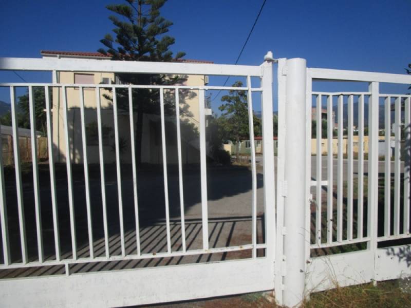 Λείπουν κάγκελα