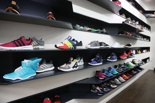 "Μαϊμού" Nike και Adidas σε κατάστημα της Καλαμάτας