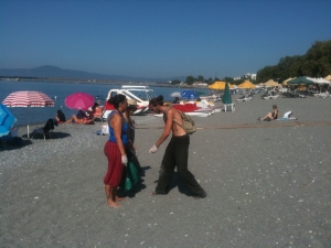 Εθελοντές του Κέντρου Νέων Καλαμάτας καθάρισαν την ακτή