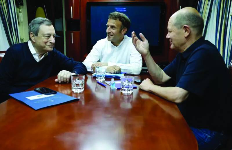 Έφτασαν στο Κίεβο Σολτς, Μακρόν και Ντράγκι μετά από ταξίδι 12 ωρών – Σημαίνουσα επίσκεψη