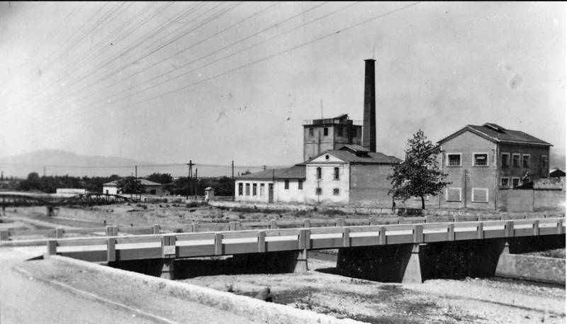 Γέφυρα και εργοστάσιο