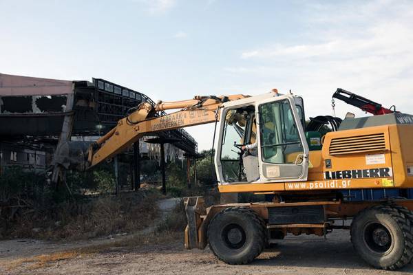 38 πρωτόκολλα κατεδάφισης για κατασκευές στην παραλία της Καλαμάτας