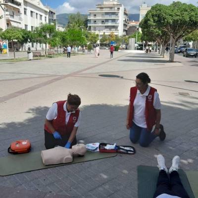 Εκπαιδευτική δράση Πρώτων Βοηθειών στην κεντρική πλατεία Καλαμάτας