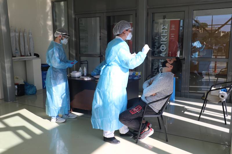 Καλαμάτα: Ξεκίνησαν χθες οι δειγματοληψίες στο Μέγαρο Χορού - Τεστ σήμερα και μέσα από το αυτοκίνητο (βίντεο)