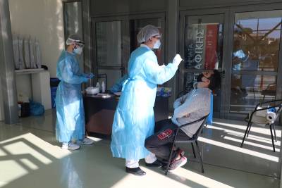 Καλαμάτα: Ξεκίνησαν χθες οι δειγματοληψίες στο Μέγαρο Χορού - Τεστ σήμερα και μέσα από το αυτοκίνητο (βίντεο)