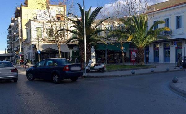 Χαμός στο Facebook με το παράνομο παρκάρισμα του δημάρχου Καλαμάτας