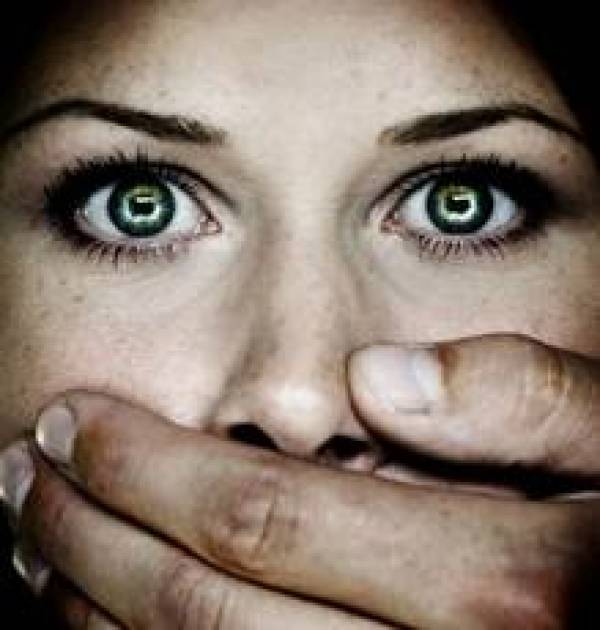 Απείλησε να σφάξει τη μάνα του με κλαδευτήρι και καταδικάστηκε σε 14 μήνες φυλάκιση