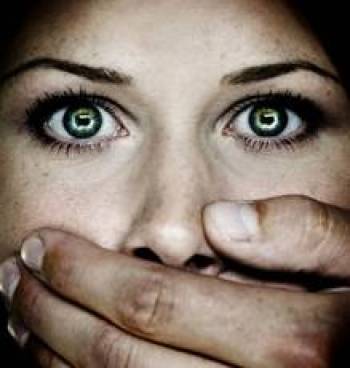 Απείλησε να σφάξει τη μάνα του με κλαδευτήρι και καταδικάστηκε σε 14 μήνες φυλάκιση