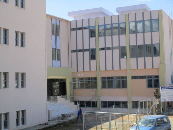 Τέσσερις υπουργοί και ένας δήμαρχος