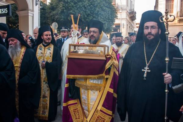 Φωτογραφίες από την υποδοχή της χείρας του Αγίου Νεκταρίου