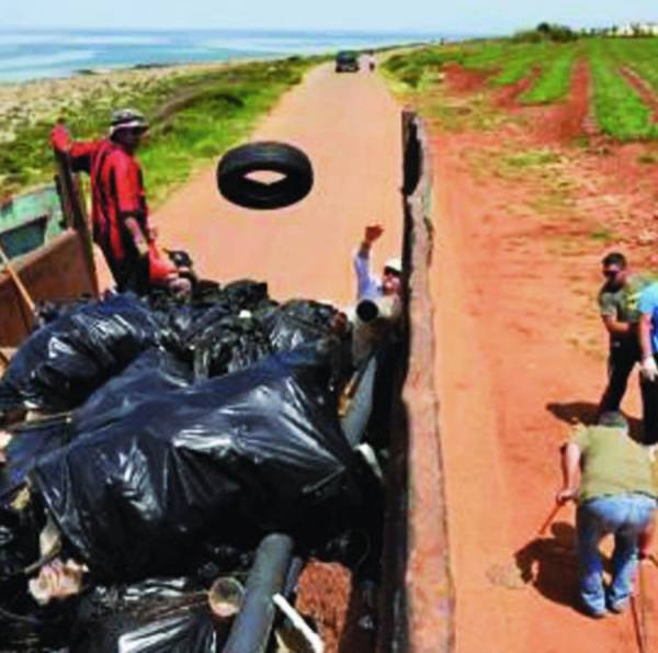 Καθαρισμός ακτής στα Φιλιατρά