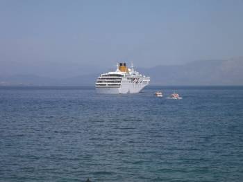 Εφθασε στο Γύθειο το πρώτο κρουαζιερόπλοιο της χρονιάς (φωτογραφίες)