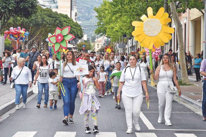 Με παρέλαση ολοκληρώθηκε η Ανθοκομική Εκθεση Καλαμάτας (φωτογραφίες)