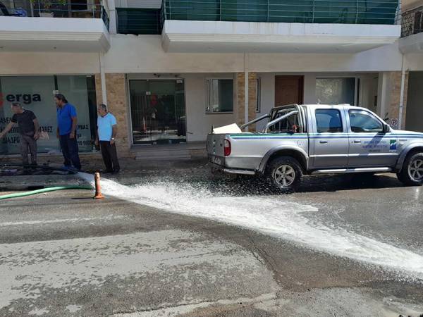 Καλαμάτα: “Ποτάμι” από σπασμένο αγωγό στη Φαρών