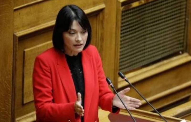 Διαδικτυακή συζήτηση της Νάντιας Γιαννακοπούλου