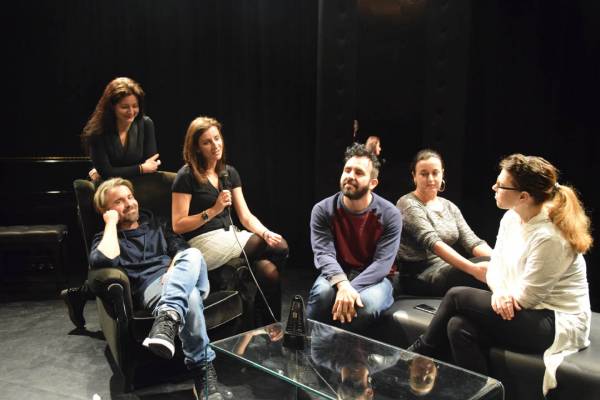 Η θεατρική ομάδα &quot;Μέθεξη&quot; στο eleftheriaonline.gr για “Το πένθος ταιριάζει στην Ηλέκτρα” (βίντεο)