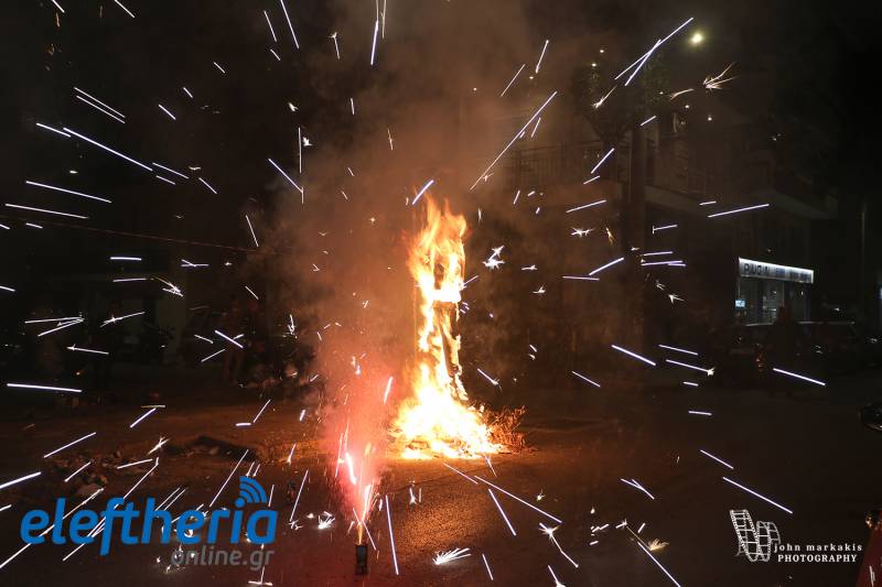 Αναβίωσε το κάψιμο του Ιούδα σε διάφορες γειτονιές της Καλαμάτας (βίντεο-φωτογραφίες)