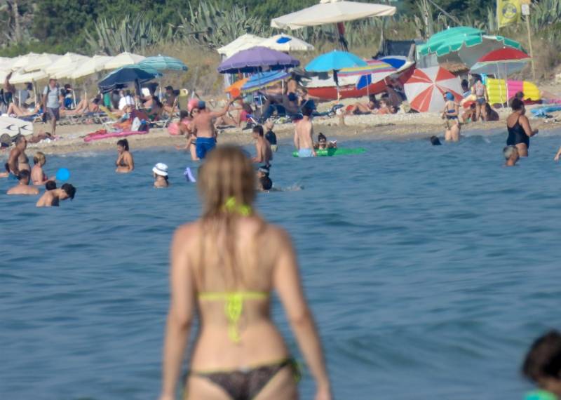 Θετικό πρόσημο για την καλοκαιρινή σεζόν - Πλήγμα τα καύσιμα για τα ταξιδιωτικά γραφεία