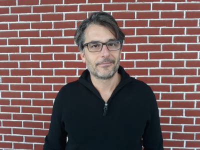 Ο Ελληνογερμανός βουλευτής του Βερολίνου Κ. Κοσμας στην "Ε": Ηλθε να βγάλει το λάδι του και “ακτινογραφεί” την πατρίδα του