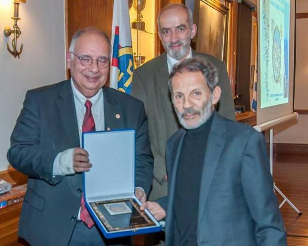 Επίτιμο μέλος των “Ομοίων της Μάνης” ο Σταύρος Ξαρχάκος