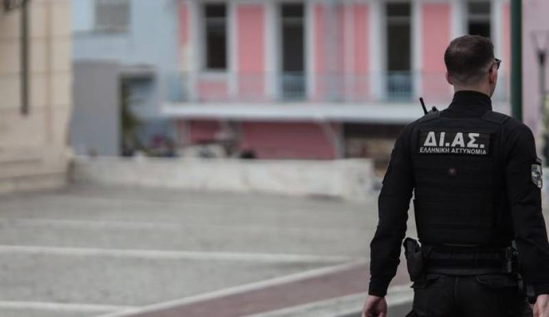 Εγκλημα στη Βαρβάκειο: Νεκρή γυναίκα με τραύματα στον λαιμό (βίντεο)