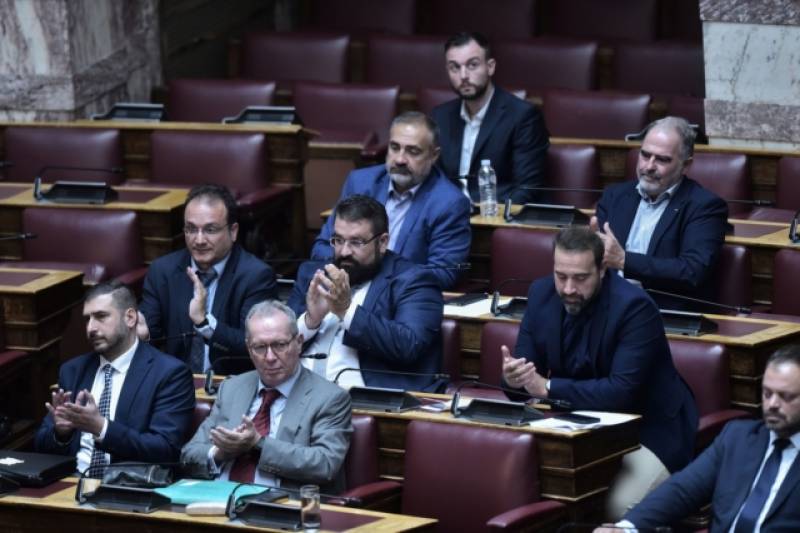 Καλούνται ως ύποπτοι 11 βουλευτές των «Σπαρτιατών» για στήριξη και καθοδήγηση από Κασιδιάρη