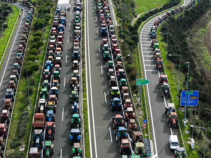 Κλιμακώνονται οι αγροτικές κινητοποιήσεις: Πάνω από 4.000 τρακτέρ στη Θεσσαλία (βίντεο)